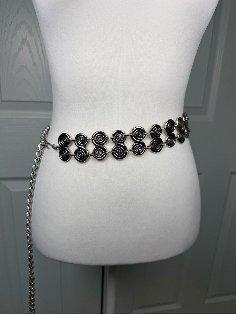 Vintage Omega Y2K Silver Medallion Chain Belt Boho
Glam Whimsygoth Western✨